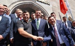 Türkiye Belediyeler Birliği (TBB) ve İstanbul Büyükşehir Belediye (İBB) Başkanı Ekrem İmamoğlu, Nevşehir Belediye Başkanı Rasim Arı’yı makamında ziyaret etti