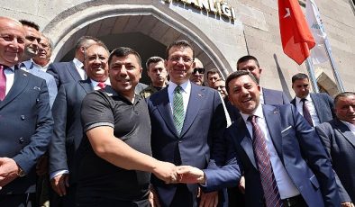 Türkiye Belediyeler Birliği (TBB) ve İstanbul Büyükşehir Belediye (İBB) Başkanı Ekrem İmamoğlu, Nevşehir Belediye Başkanı Rasim Arı’yı makamında ziyaret etti