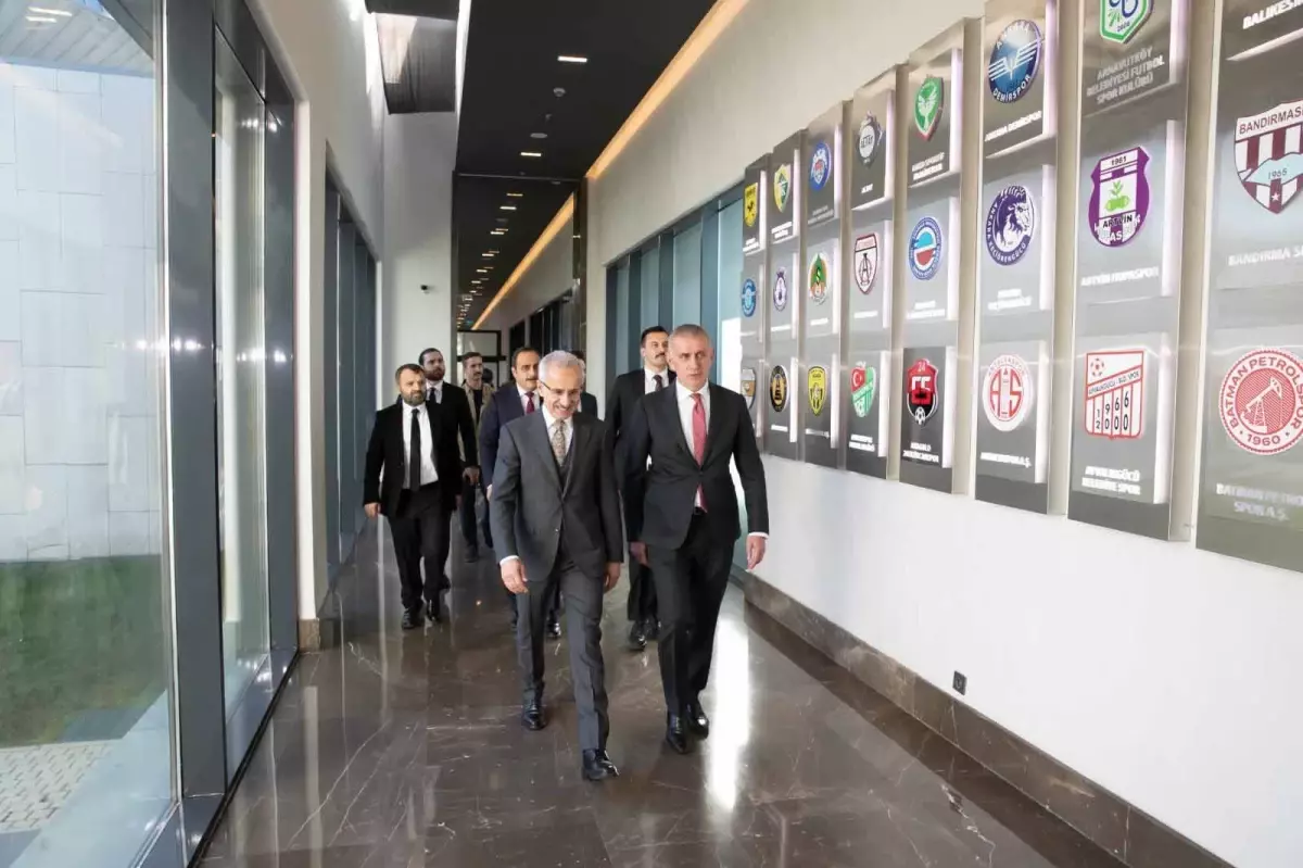 Bakan Uraloğlu TFF’yi Ziyaret Etti