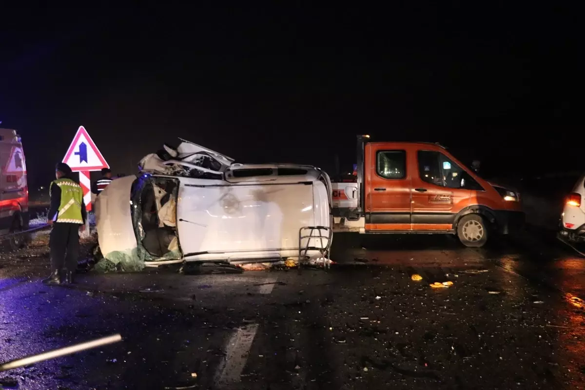 Burdur’da feci kaza: 1 ölü, 7 yaralı