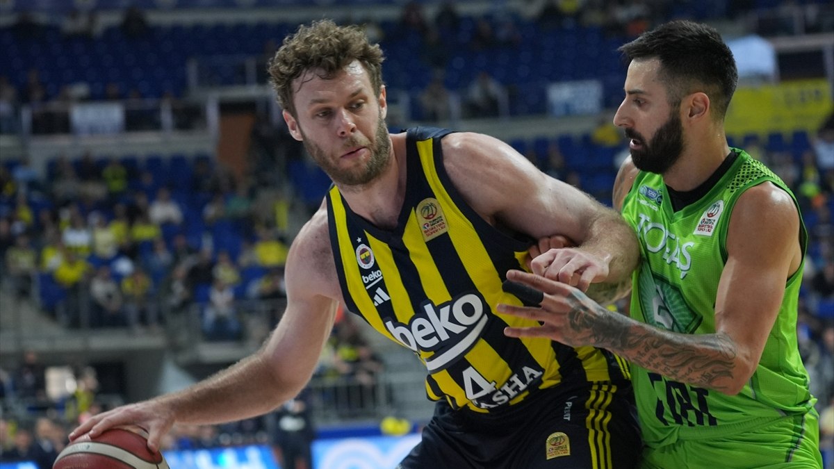 Fenerbahçe, TOFAŞ’tan liderliği aldı